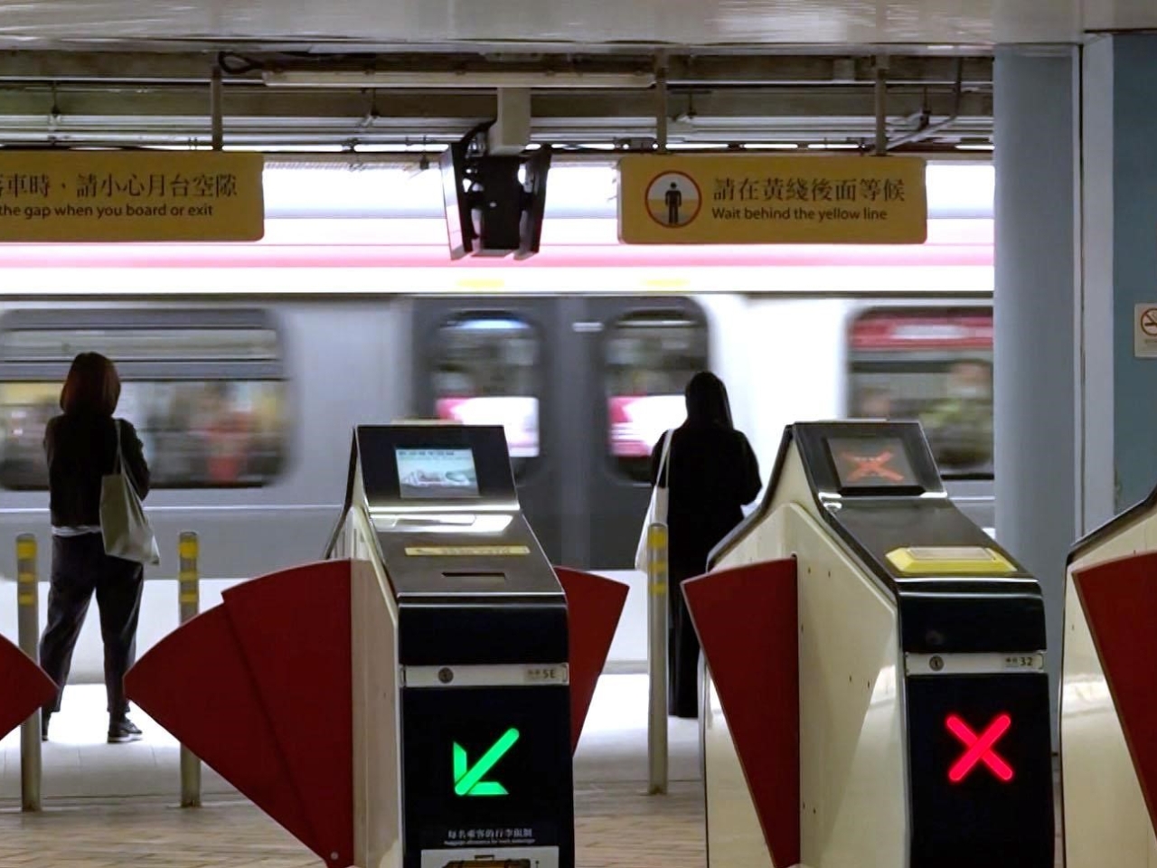 Passengers take advantage of half-priced MTR fares