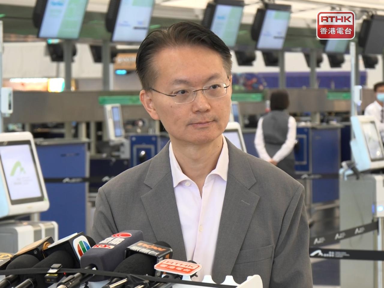Typhoon Wipha disrupts 400 flights at HK airport
