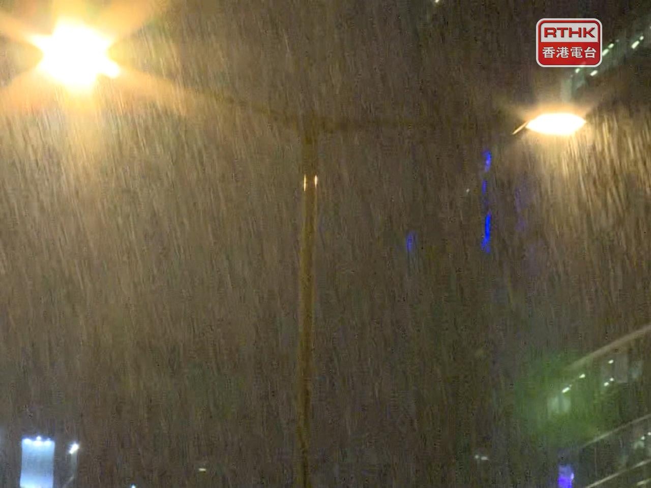 Observatory replaces Red Rainstorm Warning with Amber