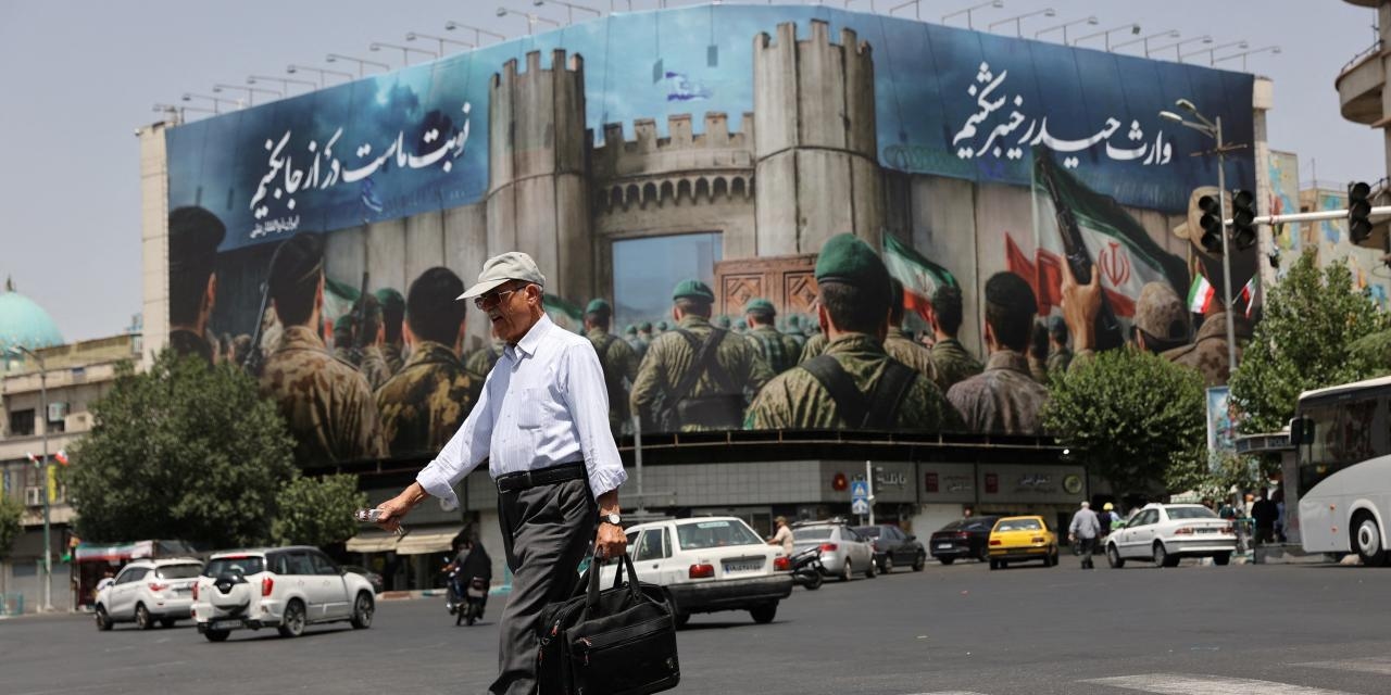 Toppling Tehran Isn't Like Sacking Saddam