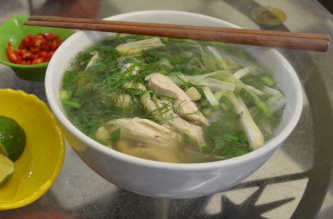 Vietnamese cuisine chef loses visa for working in burger shop