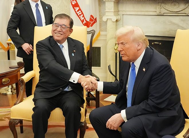 Trump calls Ishiba, boasts about Mideast trip, pitches F-47