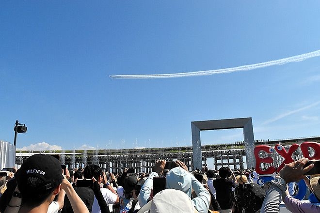 Air show held to celebrate expo exceeding 10 million visitors