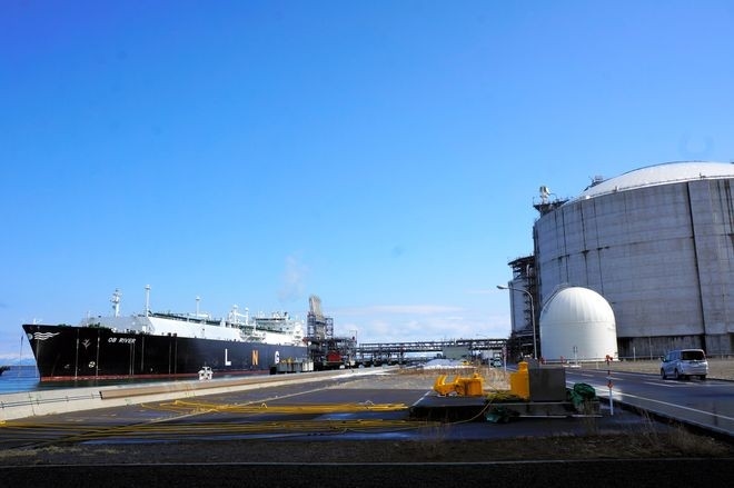 Benefits for Japan uncertain in Trump-backed LNG project