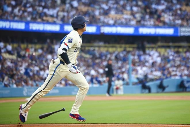 MLB/ Shohei Ohtani hits 2 homers against Giants, ending the Dodgers star's 10-game homer drought