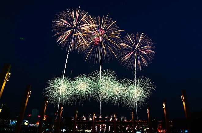 Japan's premier fireworks wow crowds at the Osaka Expo