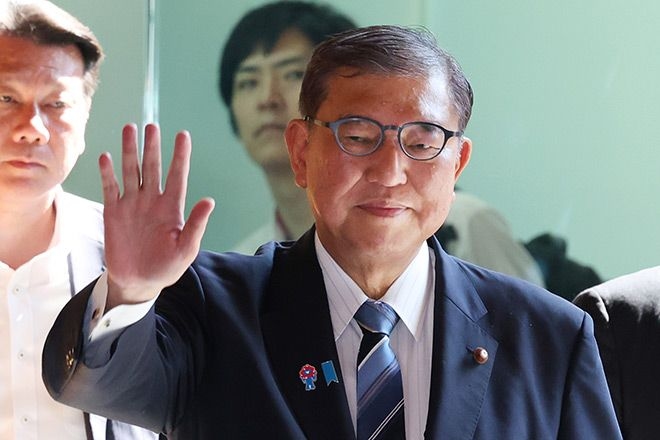 Ishiba explains he has a job to do and won't quit over election