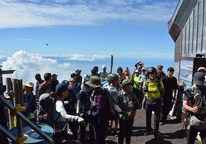 VOX POPULI: Tips from the 19th century on how to enjoy climbing Fuji