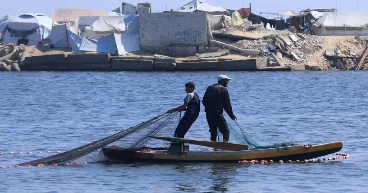 جيش الاحتلال يُجهز على قطاع الصيد في غزة ويُفاقم المجاعة والكارثة الإنسانية