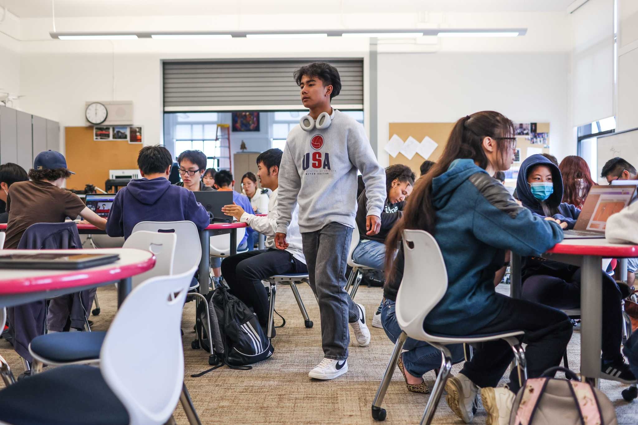 Letters: Forget the laptops and AI, schools need to go back to the basics