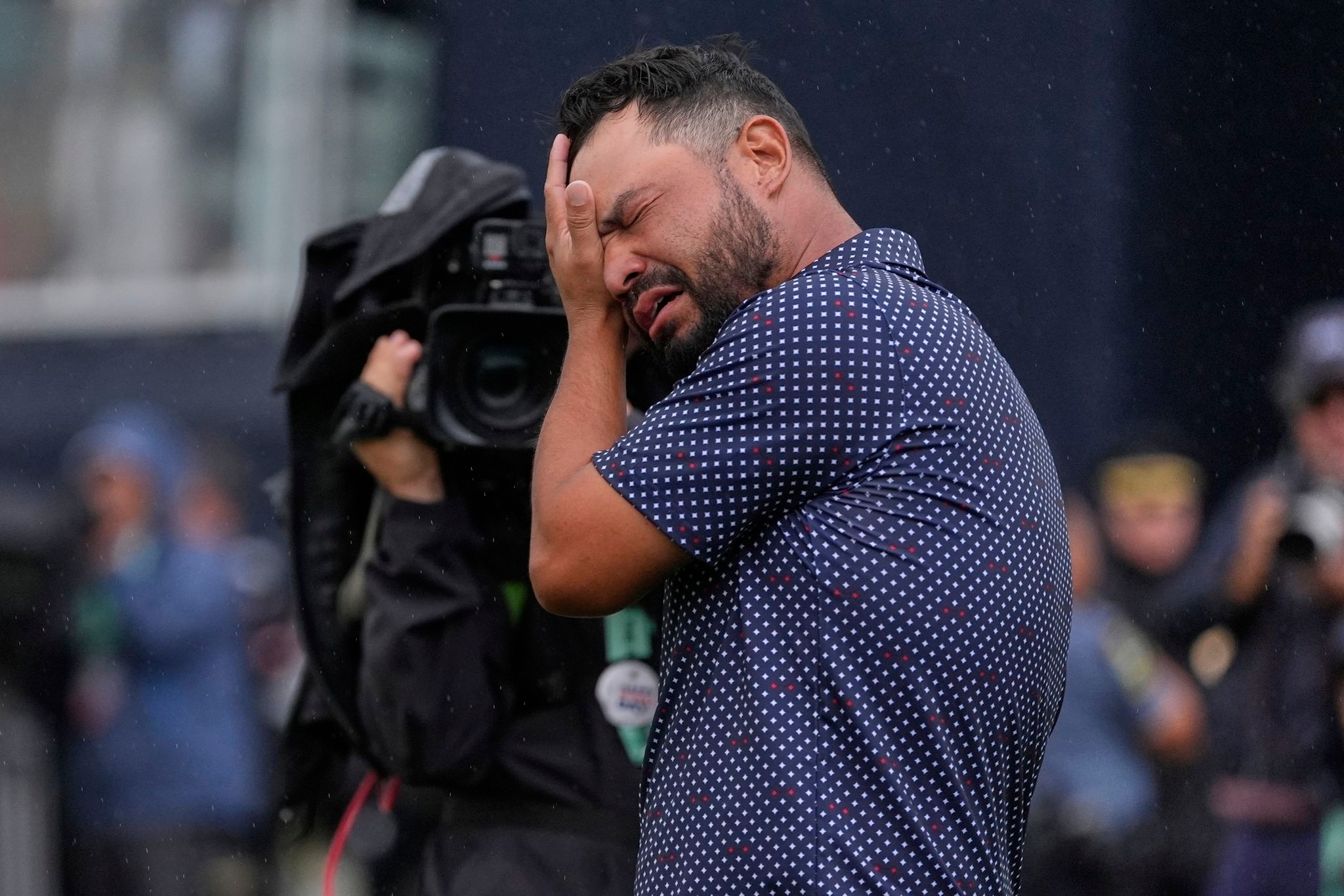 J.J. Spaun's path to U.S. Open title helped by a shot onto an umbrella