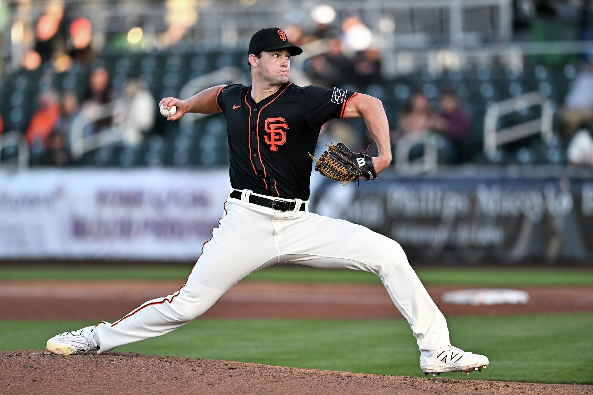 Giants call up right-hander Carson Seymour, option Sean Hjelle to Sacramento