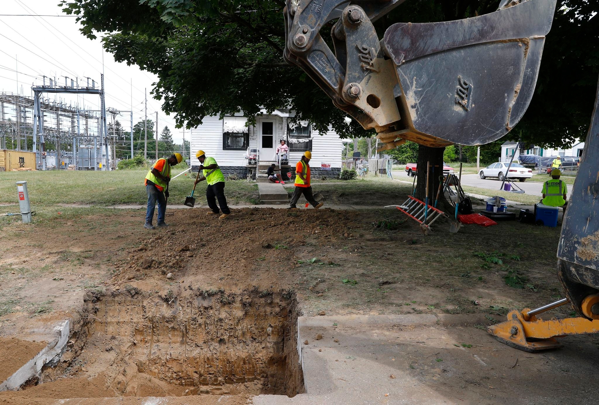 Flint's still-unfinished lead pipe replacement serves as cautionary tale to other cities