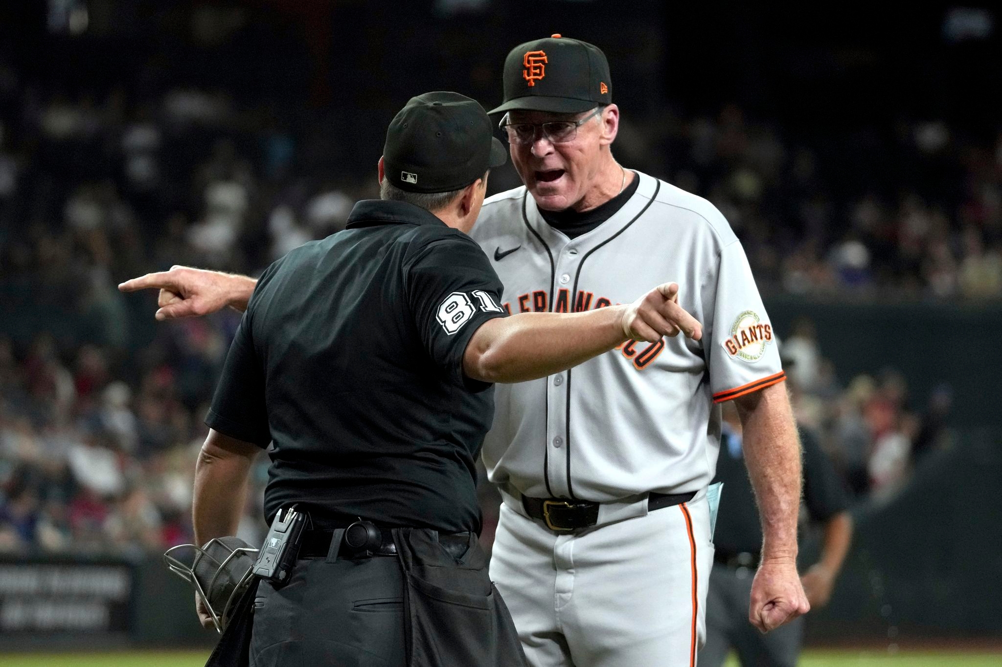 Giants exercise contract option on manager Bob Melvin for the 2026 season