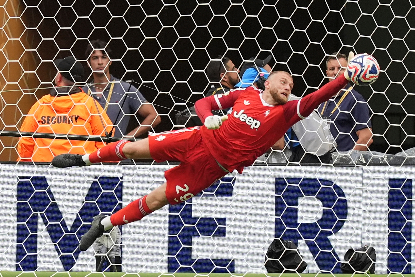 Gonzalo García's header powers Real Madrid past Juventus 1-0 and into Club World Cup quarterfinals