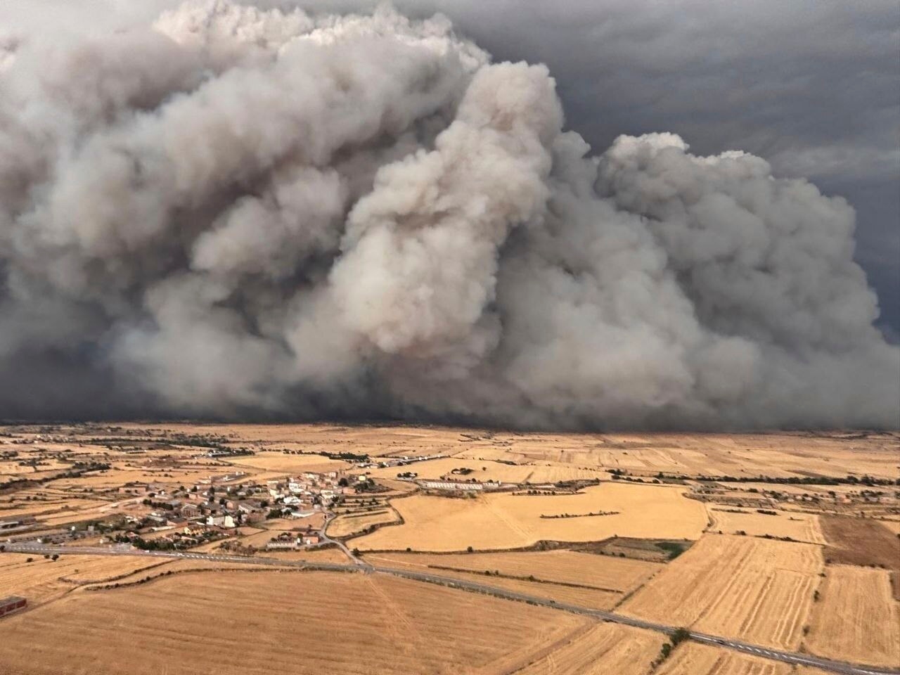 Wildfire kills 2 people in Spain as parts of Europe bake in heat wave