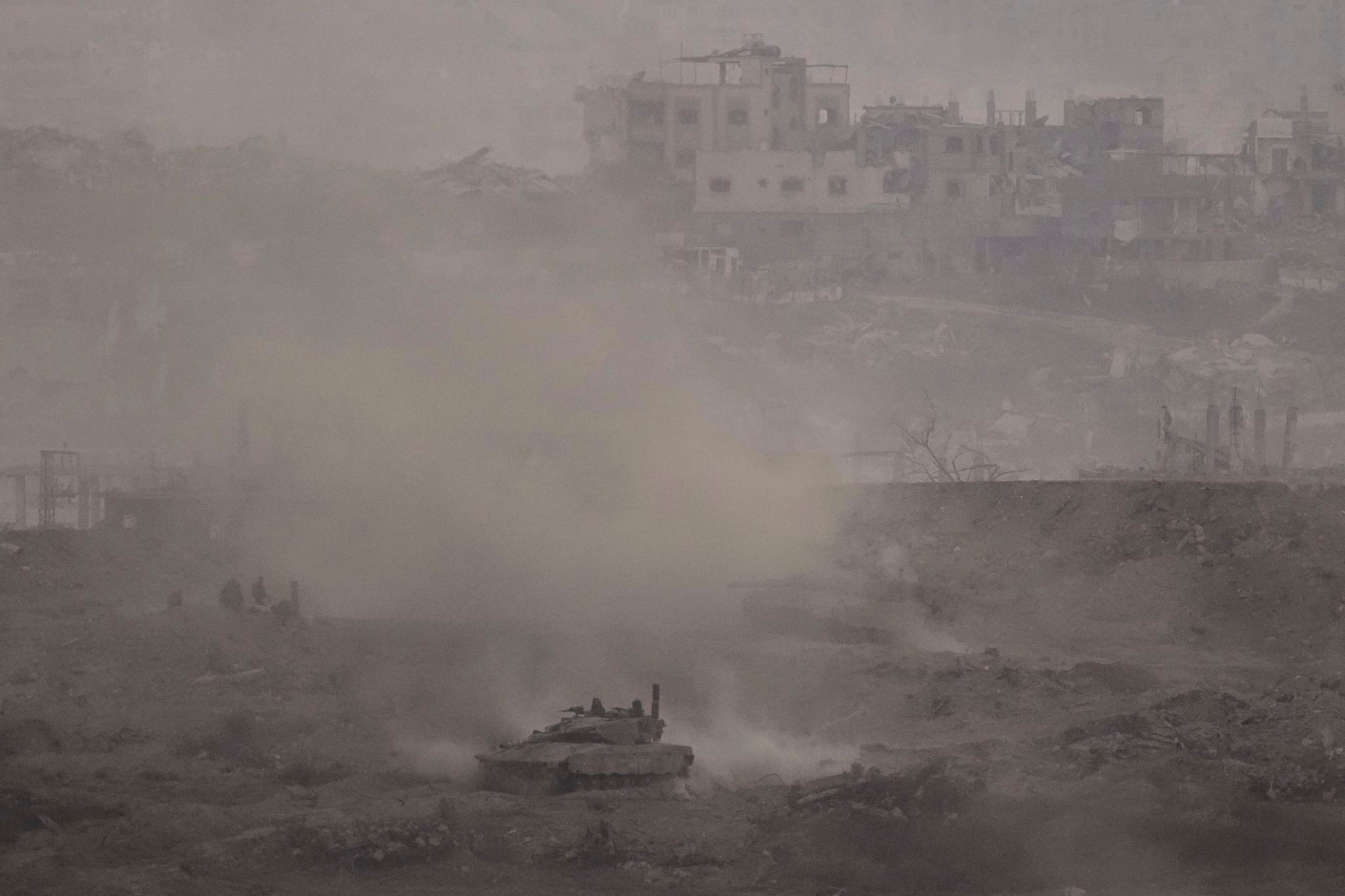 Israeli strikes kill 15 in Gaza, while shootings kill 20 people waiting for aid