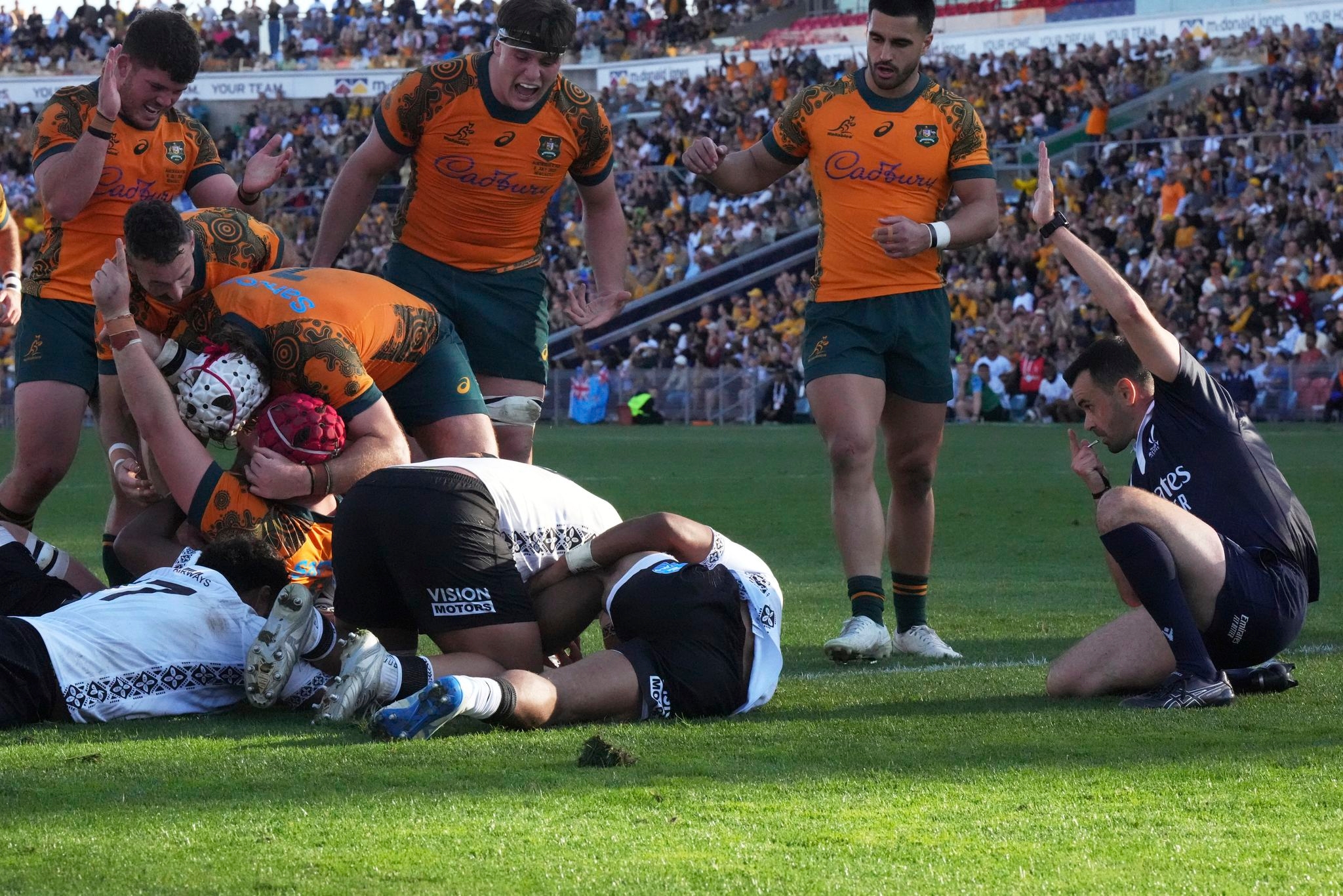 Harry Wilson's late try saves Australia in a 21-18 win over Fiji