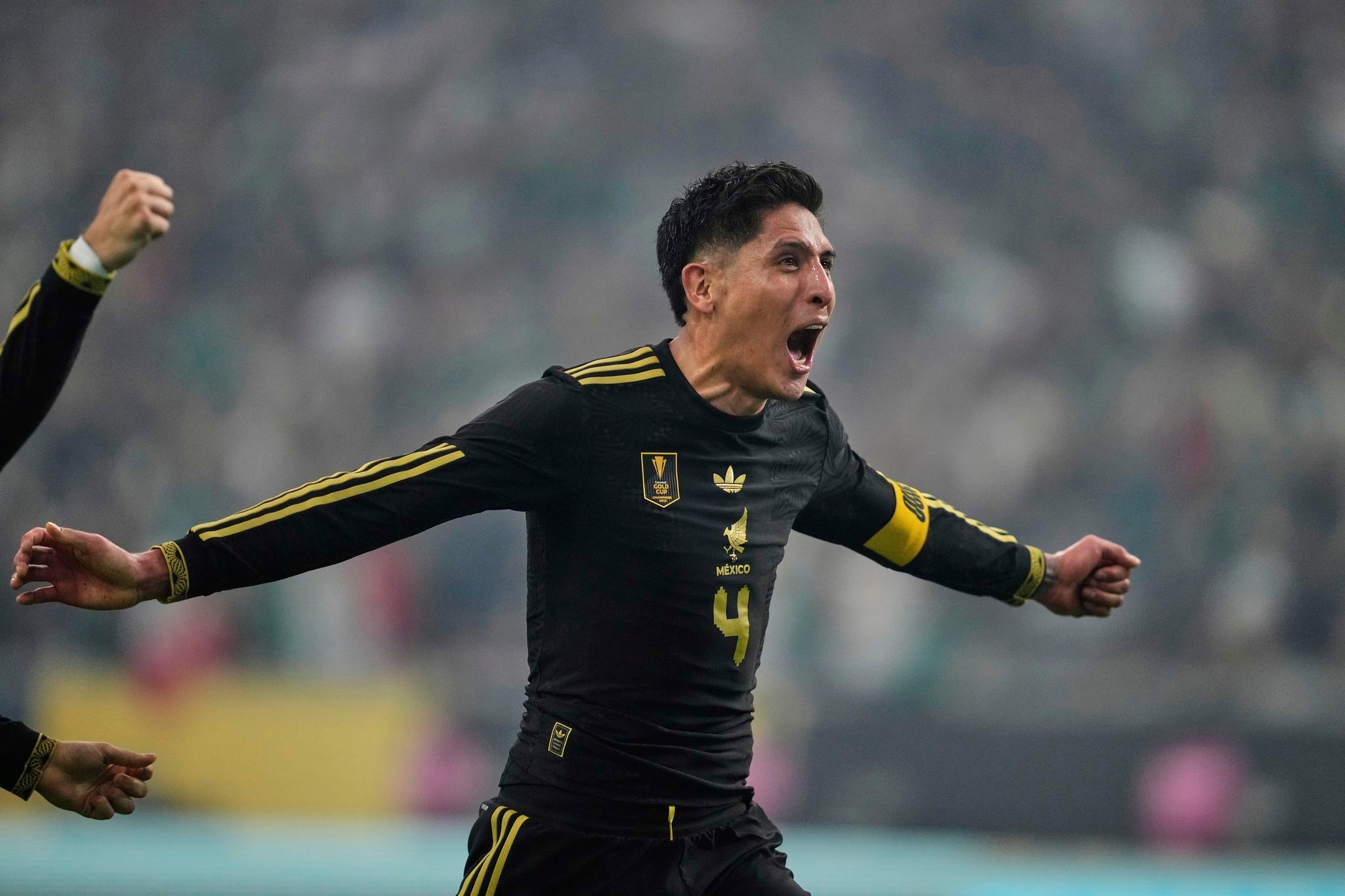 Edson Álvarez's tiebreaking goal gives Mexico 2-1 win over US for 10th Gold Cup title