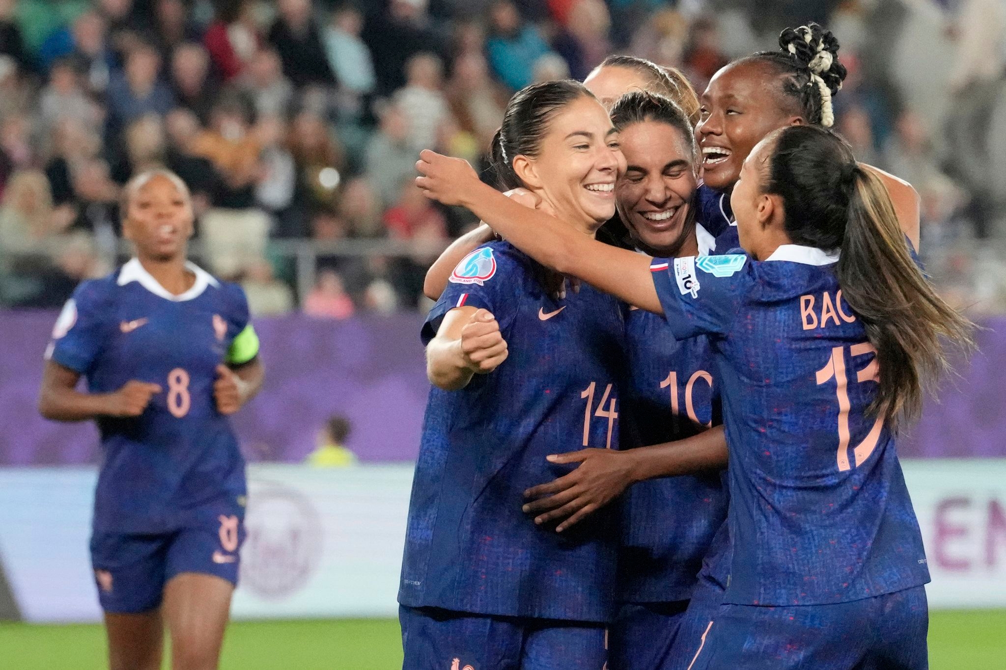 France closes in on Euro 2025 quarterfinals with a 4-1 win over Wales