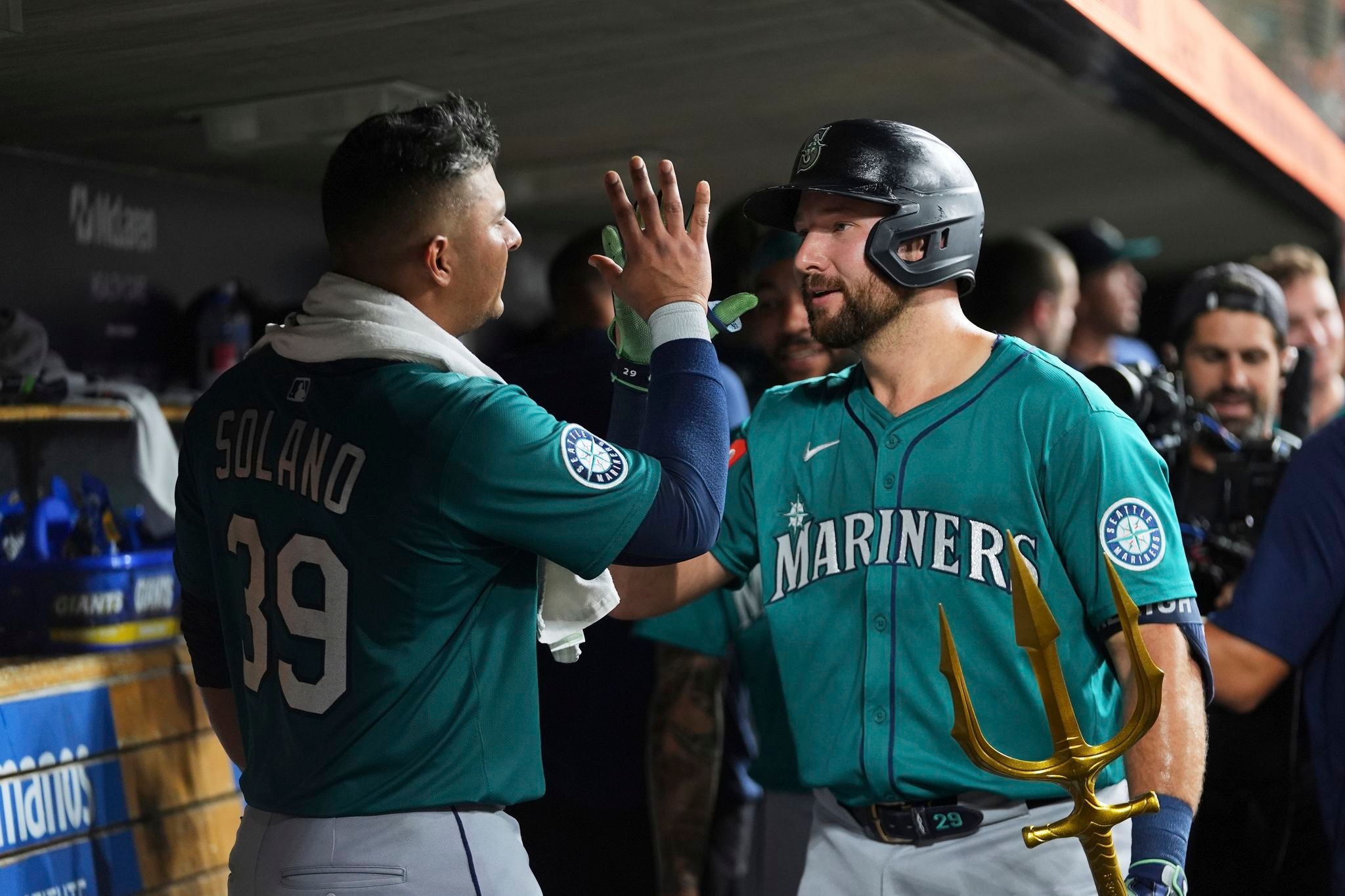 Mariners' Cal Raleigh breaks AL record with 38 homers before the All-Star break