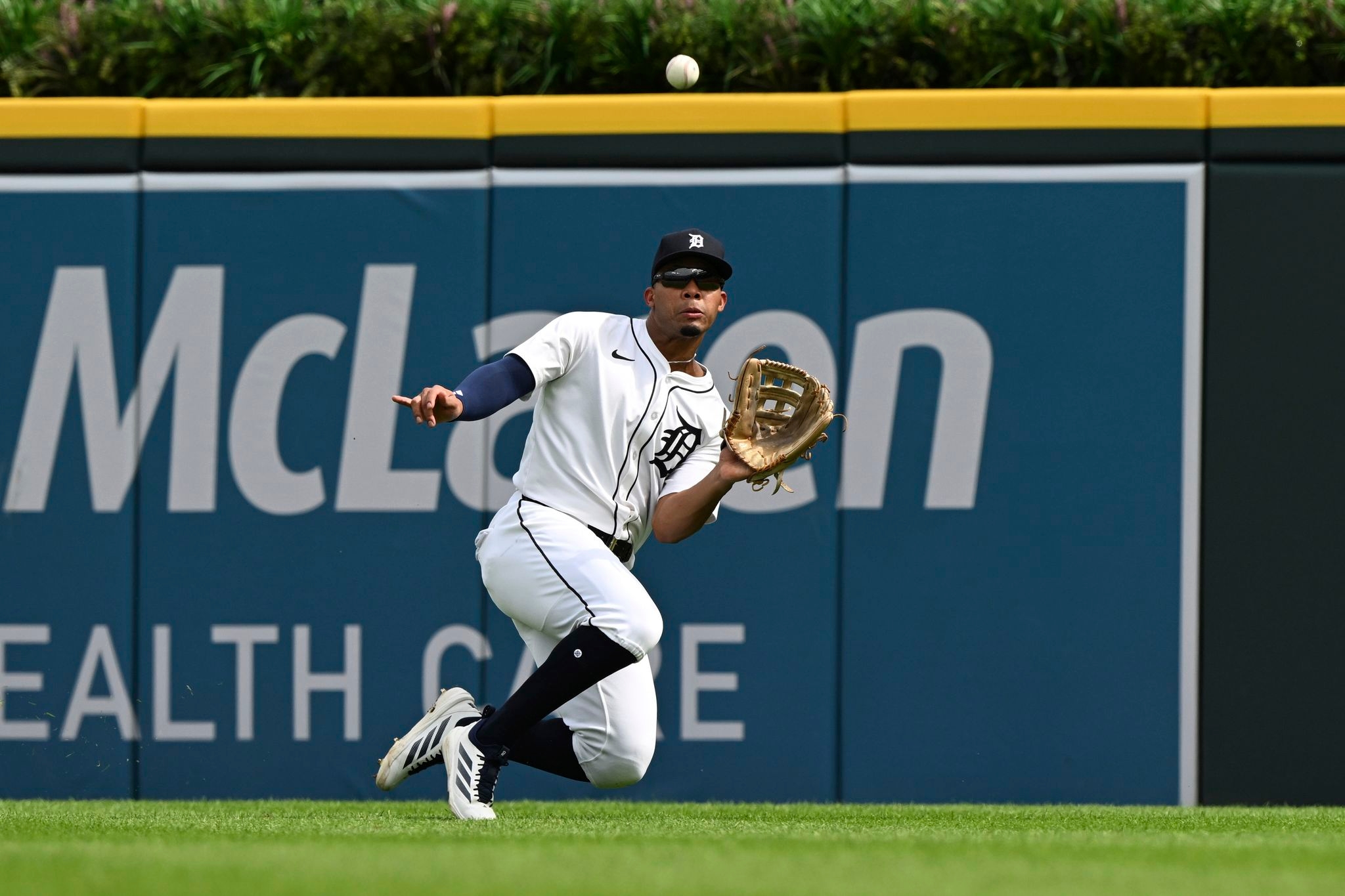 Arozarena homers, scores 4 times as Mariners rout Tigers 15-7