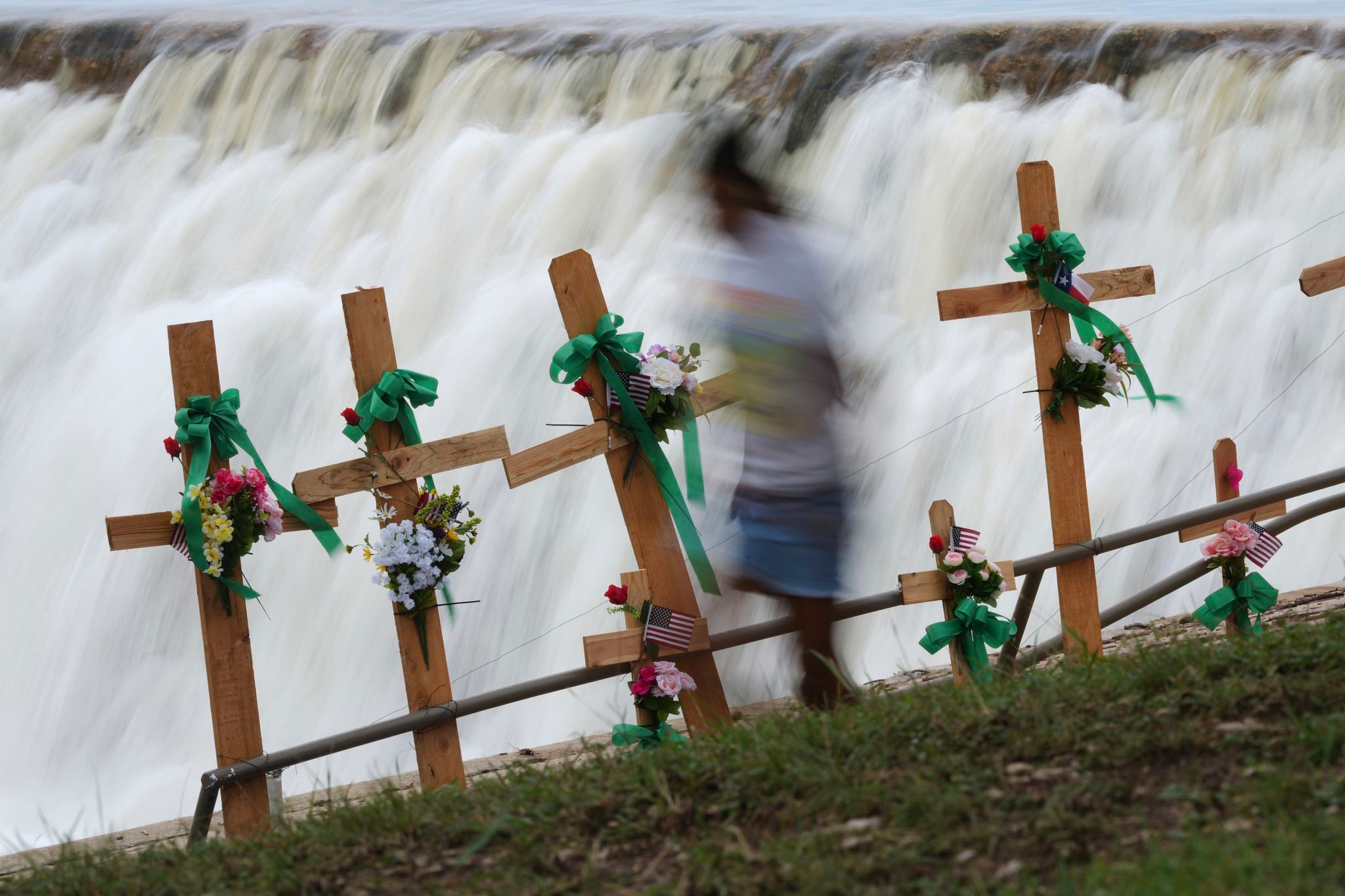 Search for Texas flood victims to resume after pause due to heavy rains