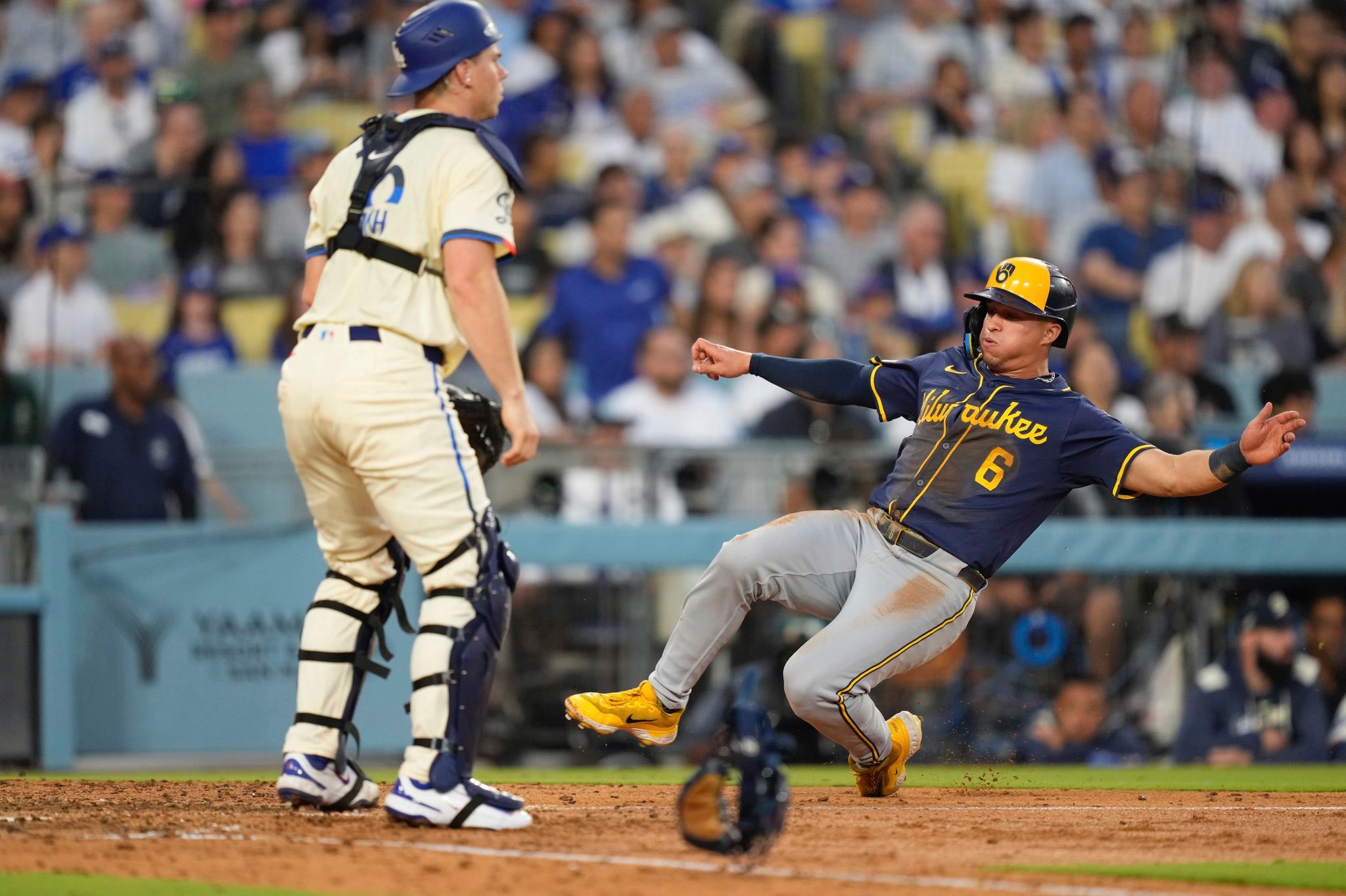 Brewers hold off Dodgers again for 9th straight win