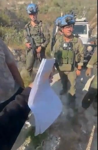 جنوبية تواجه عنصرًا في اليونيفيل: "انتم تعملون لصالح إسرائيل"! (فيديو)