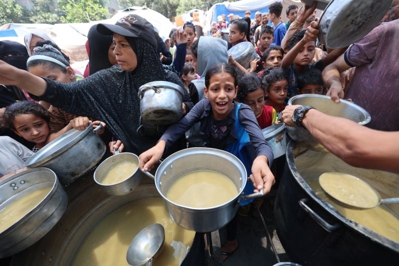 Aid groups warn of starving children as European powers discuss Gaza