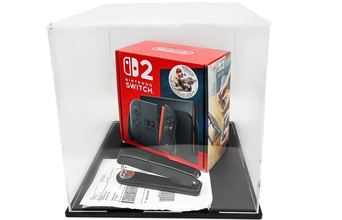 Switch 2釘穿螢幕反向宣傳，店家慈善拍賣當事釘書機與主機已喊破10 萬美元！