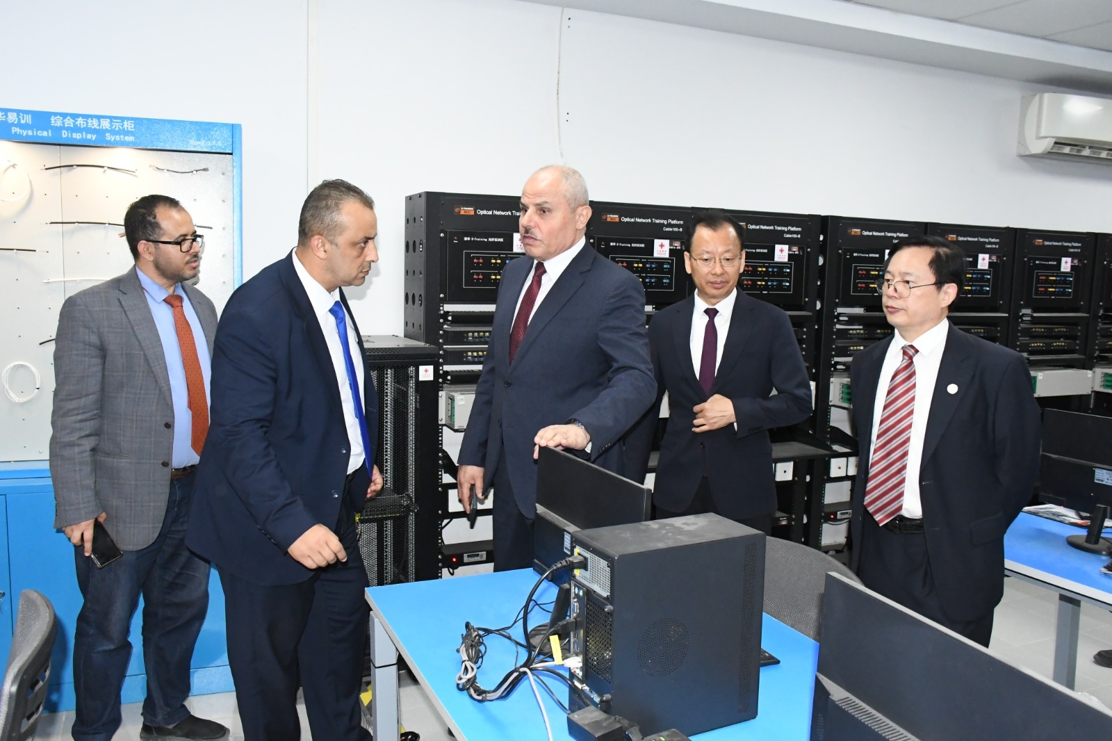 رئيس جامعة جنوب الصين الزراعية يُشيد بالبنية التكنولوجية المتقدمة بالكلية المصرية الصينية