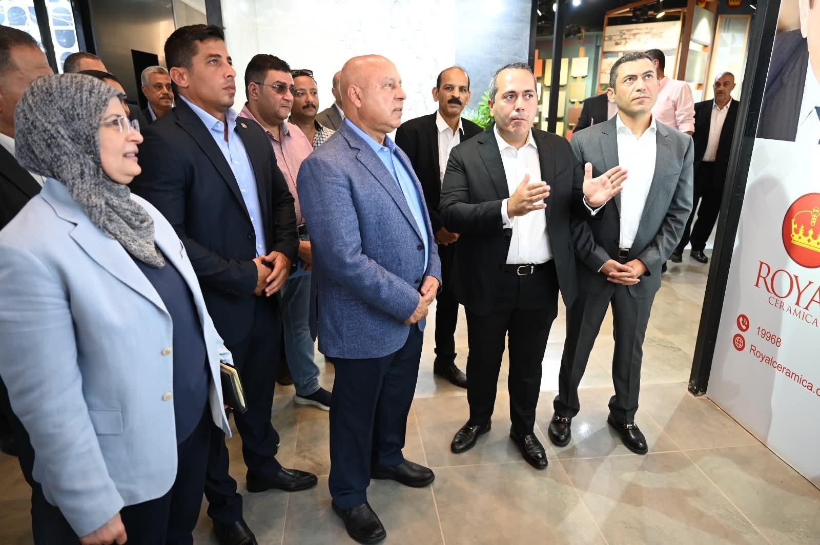 وزير الصناعة والنقل يتفقد 3 مصانع متخصصة في الصناعات الغذائية والمعدنية ومواد البناء بمدينة العبور الصناعية بمحافظة القليوبية