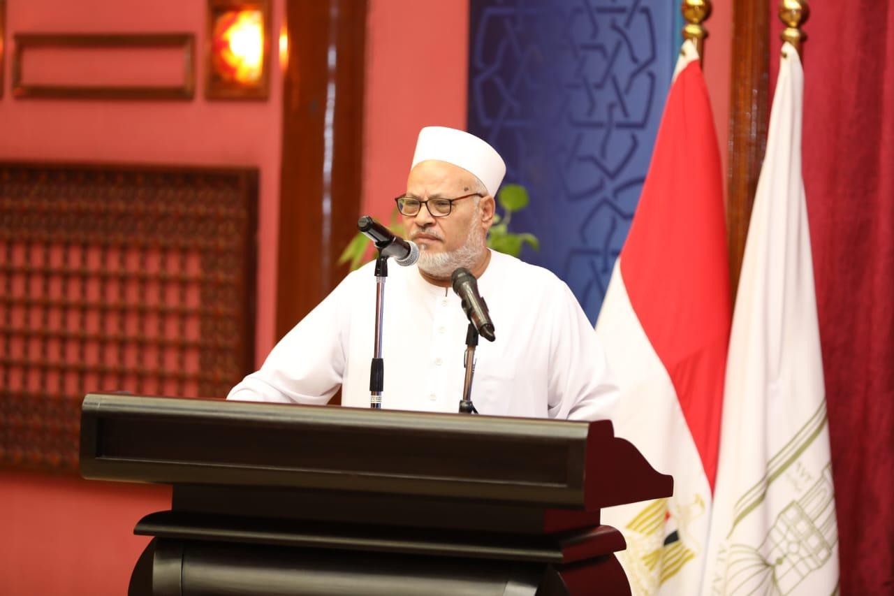رئيس جامعة الأزهر الأسبق : الإمام الأكبر يتعامل مع الوافدين كأبناءٍ وأماناتٍ في عنقه