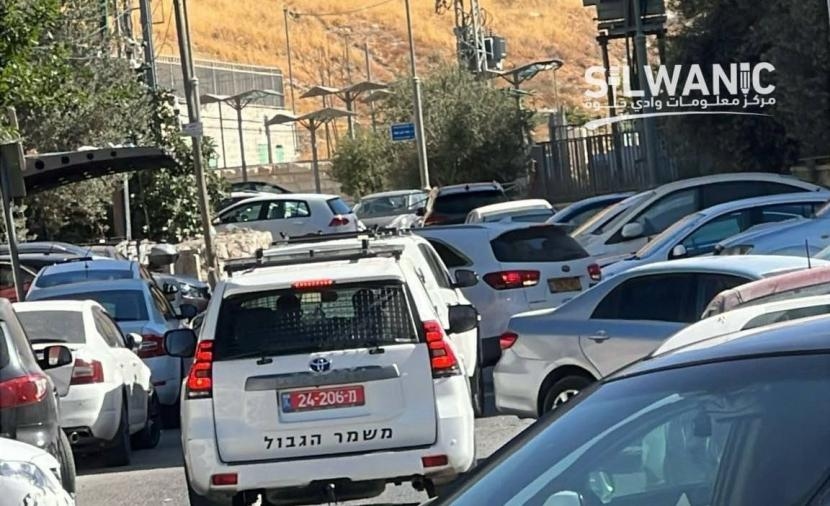 الاحتلال يقتحم سلوان وينصب حاجزًا عند مدخل بلدة حزما