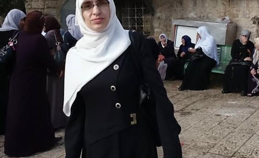 الاحتلال يمنع المرابطة هنادي الحلواني من السفر مدة شهر قابل للتجديد
