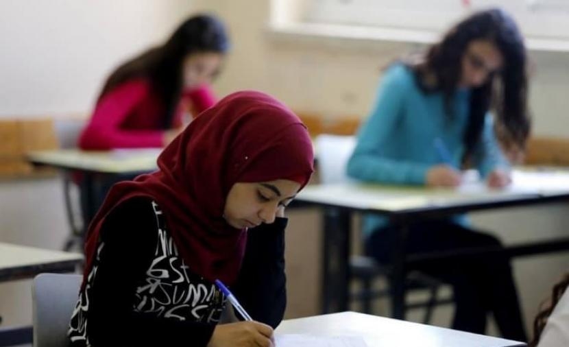 إجابات امتحان الكيمياء 2025 توجيهي فلسطين