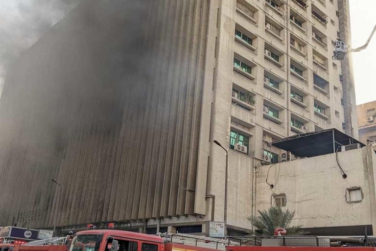 القاهرة.. جرحى واضطرابات في الإنترنت إثر حريق بمركز اتصالات رئيسي صحراء ميديا