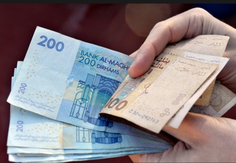 الدرهم يتحسن أمام الدولار والبورصة تواصل الصعود