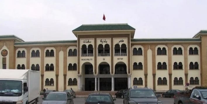 جماعة سطات تطلق أشغالا كبرى لصيانة الطرق بكلفة تناهز 3.8 مليار سنتيم لتأهيل شوارع وأحياء المدينة
