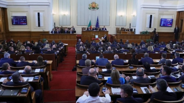 Bulgaria&#039;s government survives no-confidence vote brought by pro-Russia party