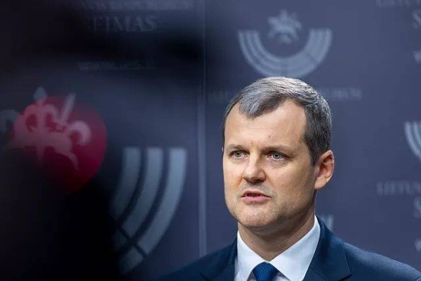 Lithuanian politicians taken to shelters after Belarus airspace violation alarm