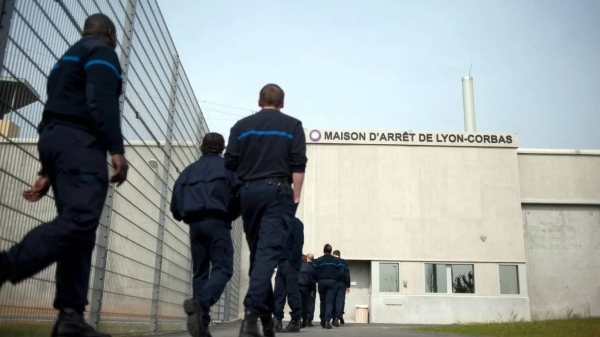 French inmate escapes prison by hiding in fellow prisoner's bag