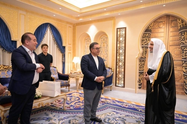 MWL chief welcomes Uzbek official, hails Center's efforts in promoting Islamic values