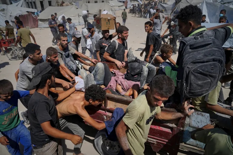 50 شهيدا في مجازر جديدة بحق المجوّعين والنازحين بغزة / شاهد