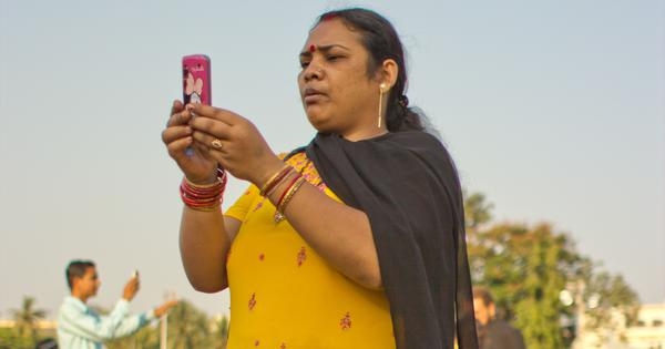 A new book recommends practical tips for mindfully using social media to live a calmer life