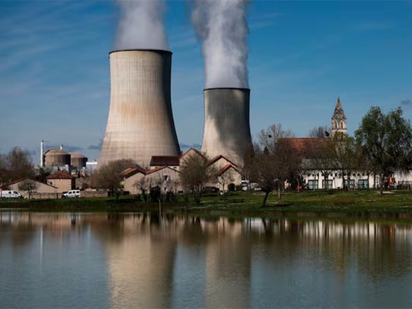 Heatwave forces shut France, Swiss nuclear plants