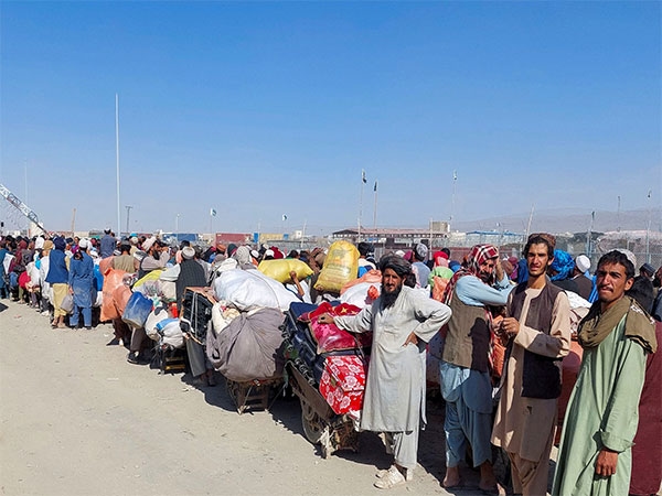 Around 30,000 Afghans returning daily from Iran, say Herat officials