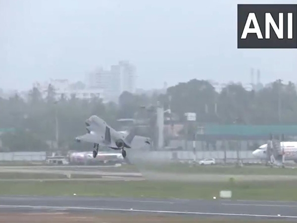 British Navy's F-35 fighter jet leaves Thiruvananthapuram Airport after remaining grounded for over a month
