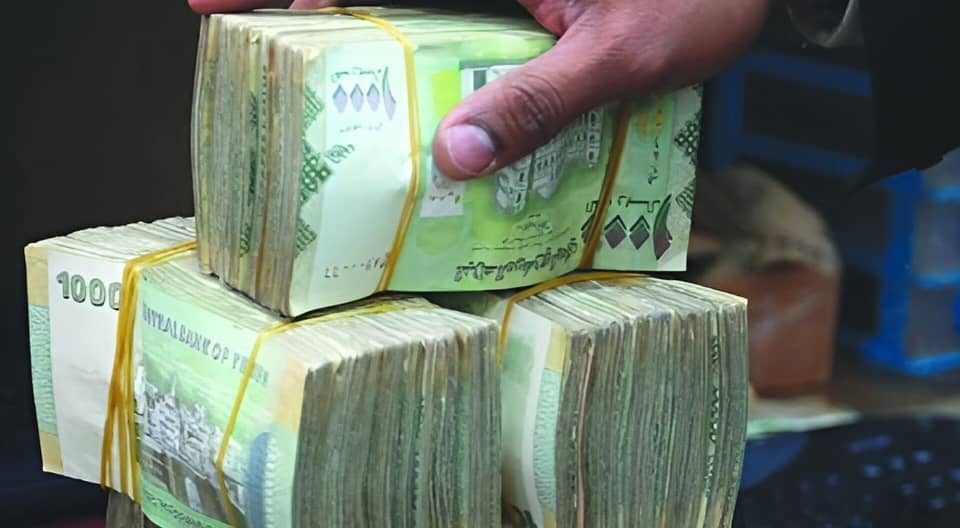 انهيار الريال اليمني وتفاوت حاد بأسعار الصرف بين صنعاء وعدن